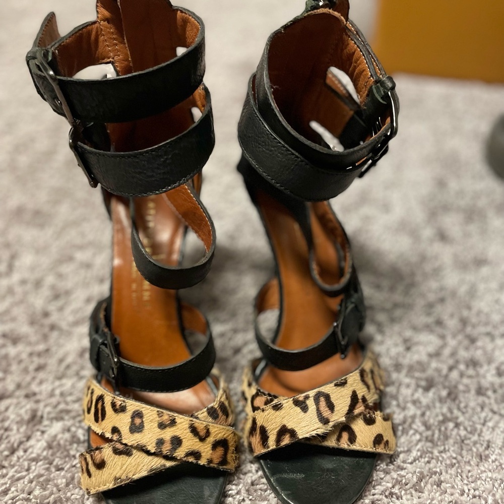 Latitude femme are my favorite.  These gorgeous shoes are very comfortable